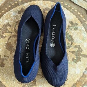 ✨ SALE ✨ Like New Rothy's flats, navy blue size 8